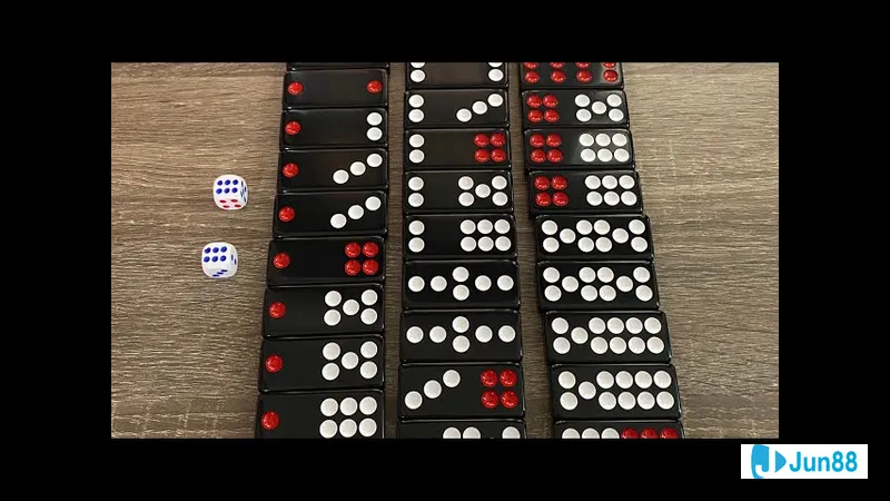 Hai người thể hiện sự bình